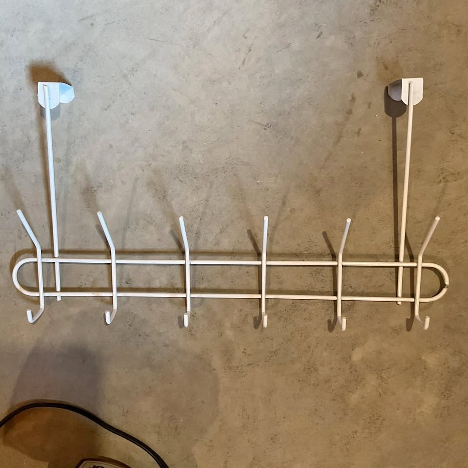 Hanging rack over the door with 6 hooks
