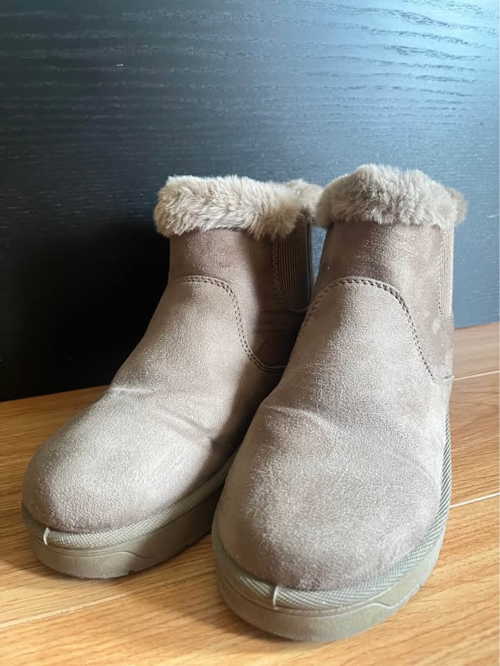UGG-Style Boots – Brown – Like New size 8-8.5 - photo 2