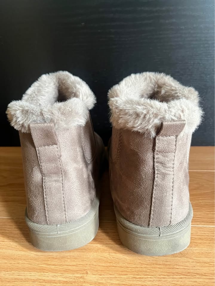 UGG-Style Boots – Brown – Like New size 8-8.5 - photo 3