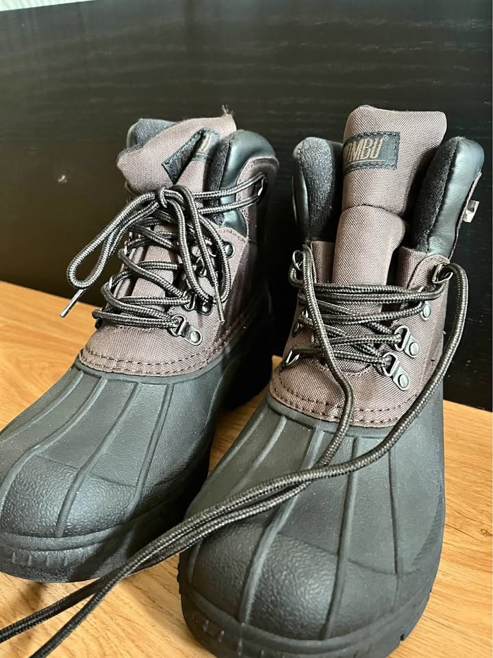 Never Worn Winter Boots – Waterproof Snow Boots size 8