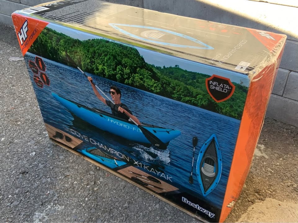 Kayak w/paddle new in box - photo 2