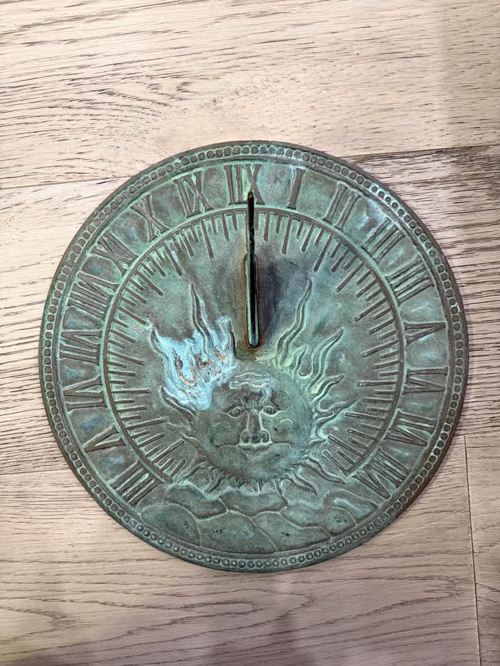 Vintage Brass Sundial with Sun Face – 28cm Garden Decor