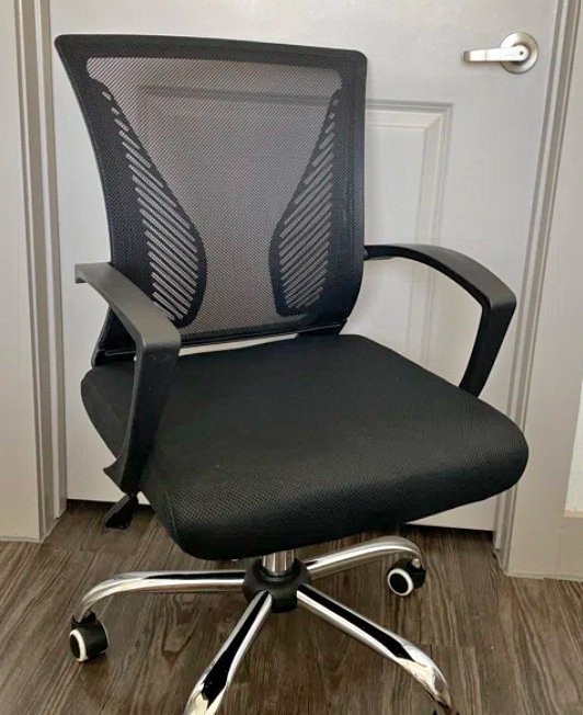 Ergonomic Mesh Office Chair - Excellent Condition