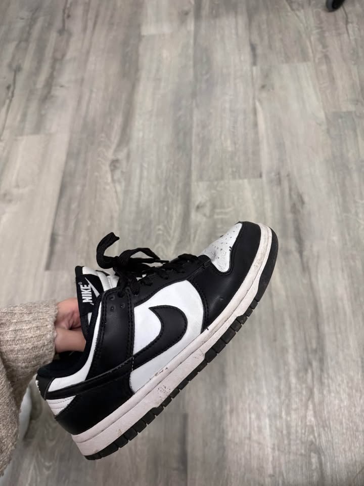 Women’s Nike Dunk Size 6 - photo 2
