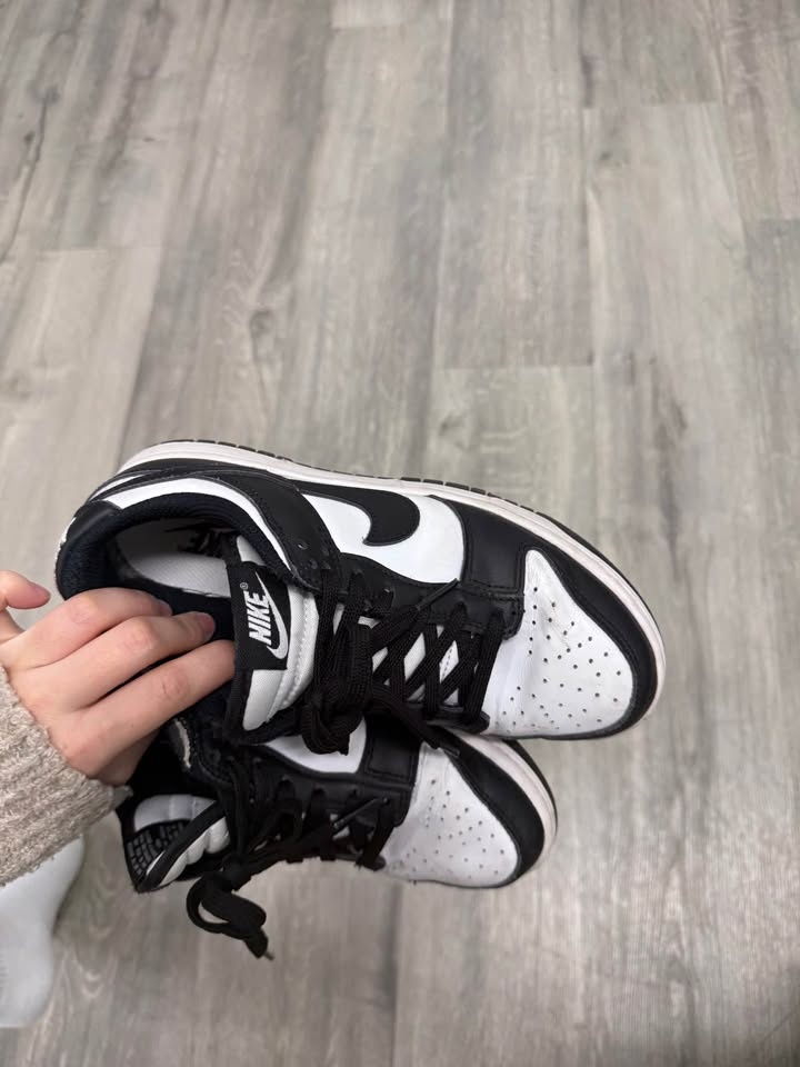 Women’s Nike Dunk Size 6 - photo 3