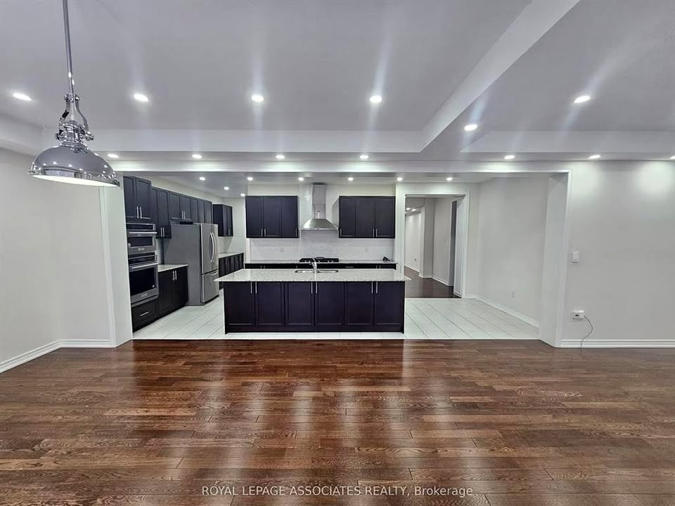5 Beds 5 Baths House