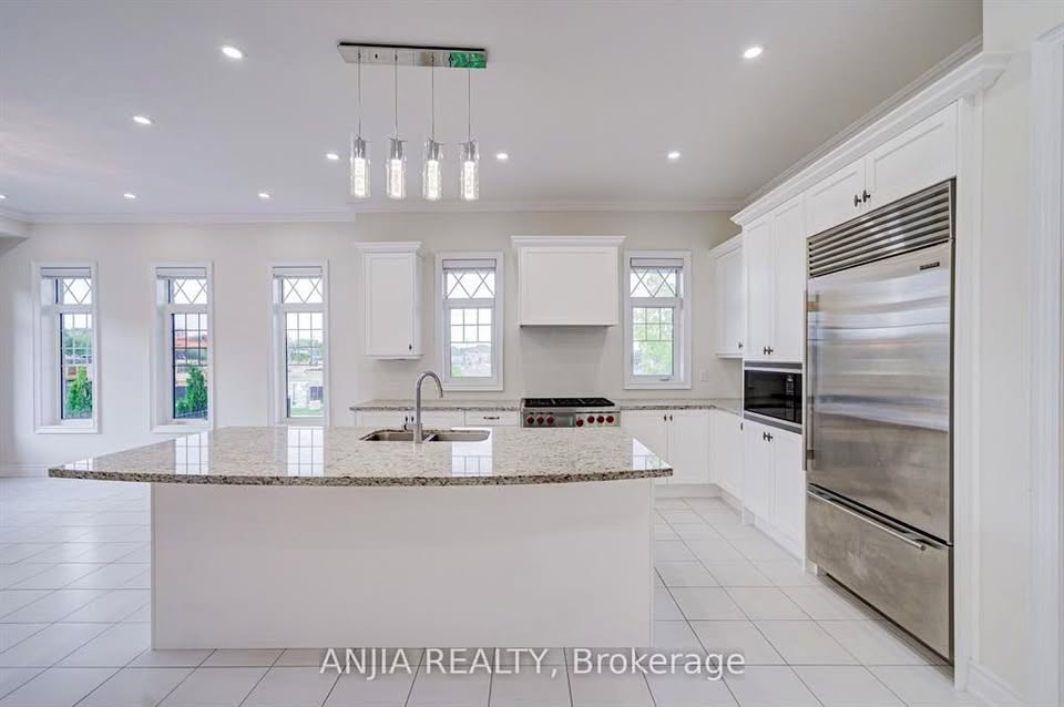 4 Beds 5 Baths House
