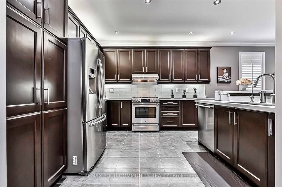 5 Beds 4 Baths House