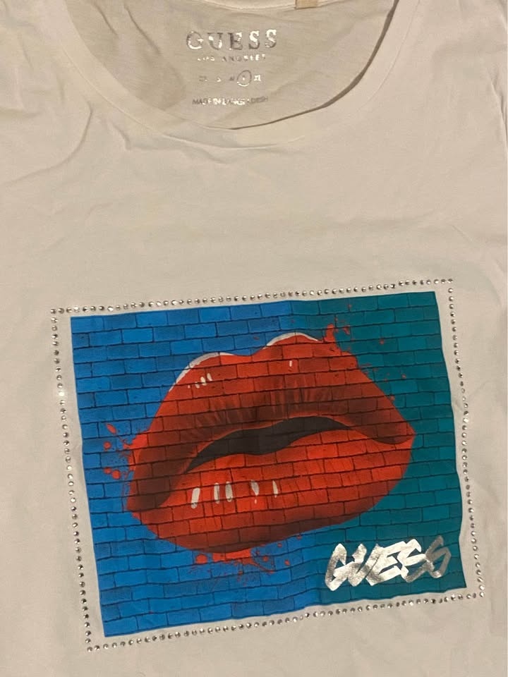 Y2K Guess Rhinestone Graphic Kiss Shirt - photo 2
