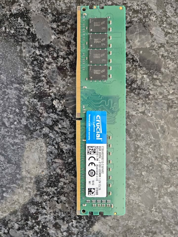 1x8 GB DDR4 RAM