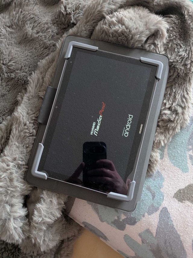 Huawei MediaPad T3 - photo 2