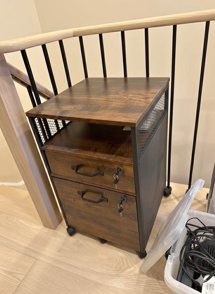 Lockable File Cabinet with Lockable Wheels