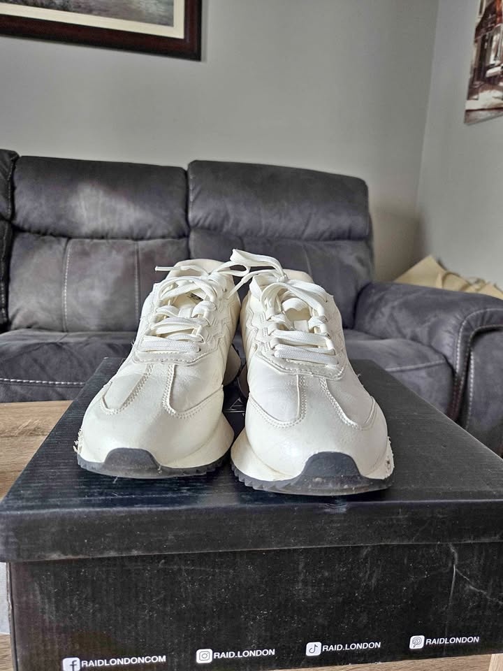 DK Cream Sneakers. Good used condition. Size EU 38 5