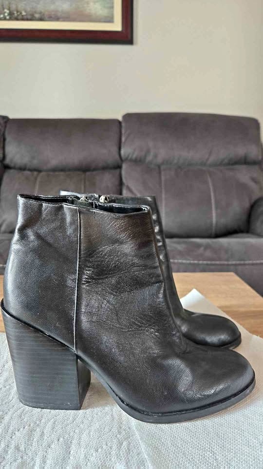 Black Ankle Boots with Block Heel - Dolce Vita Size 8