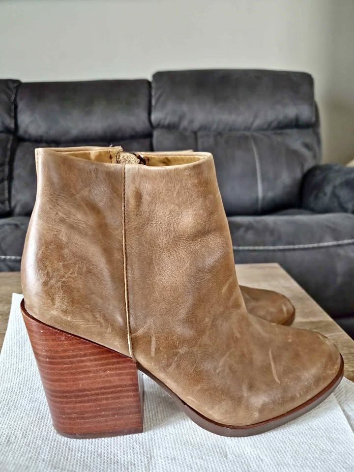 Dolche Vita Real Leather Boots - Size 8