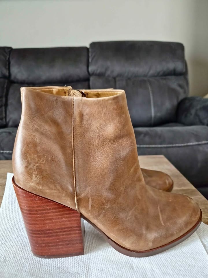 Dolche Vita Real Leather Boots - Size 8 - photo 2