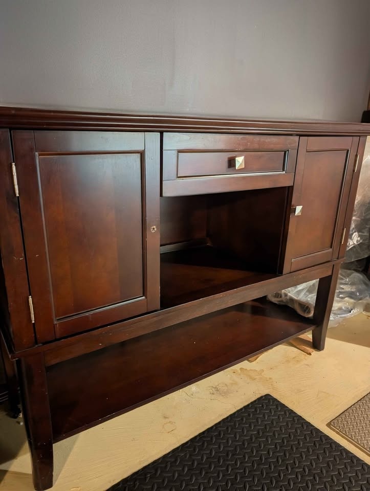 Dinning room hutch - photo 3