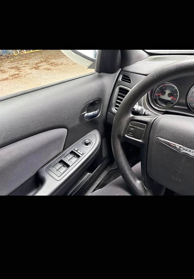 2013 Chrysler 200 LX - New Brakes & Tires, Winter Tires