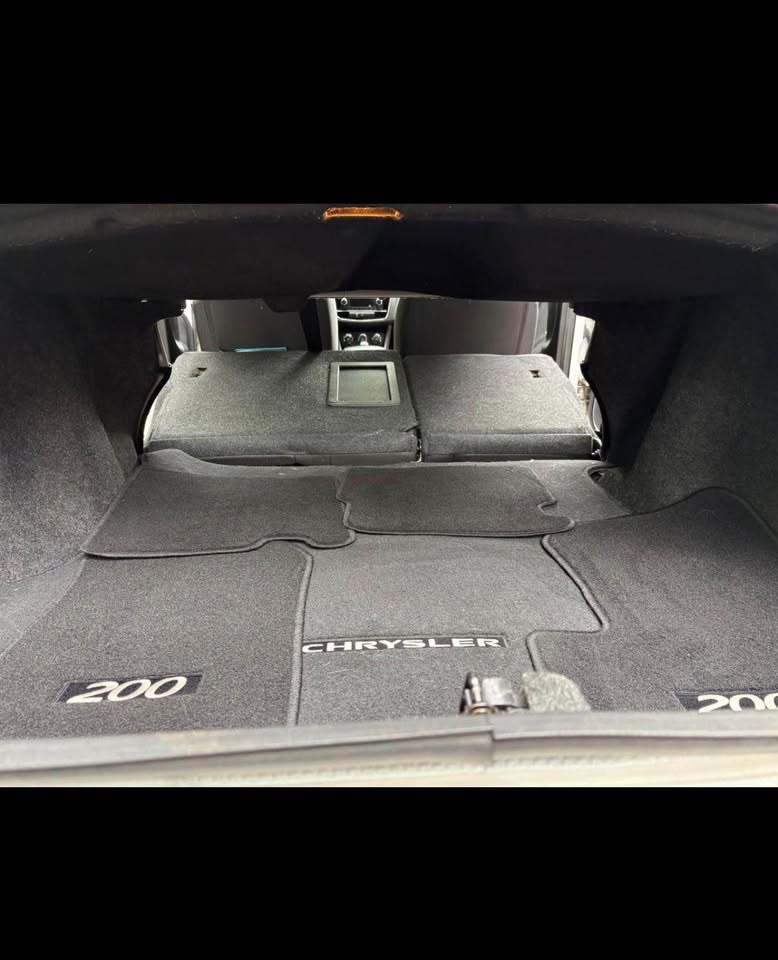 2013 Chrysler 200 LX - New Brakes & Tires, Winter Tires - photo 2