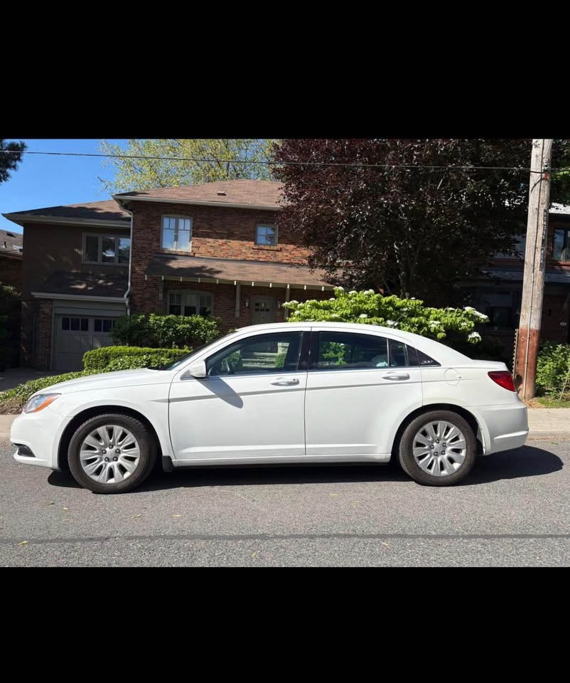 2013 Chrysler 200 LX - New Brakes & Tires, Winter Tires - photo 3