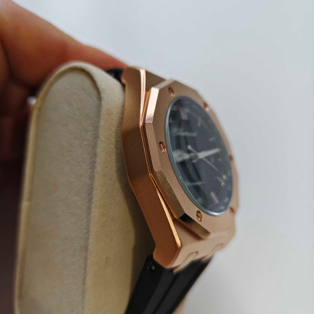 Gold & Black Luxury Designer Style Metal Watch – Brand New! - photo 3
