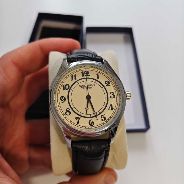 Classic Vintage Style Mens Watch – Brand New in Box!