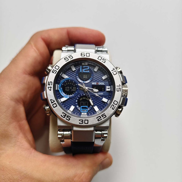 Big Metal Sport Watch⌚ with blue rubber strap