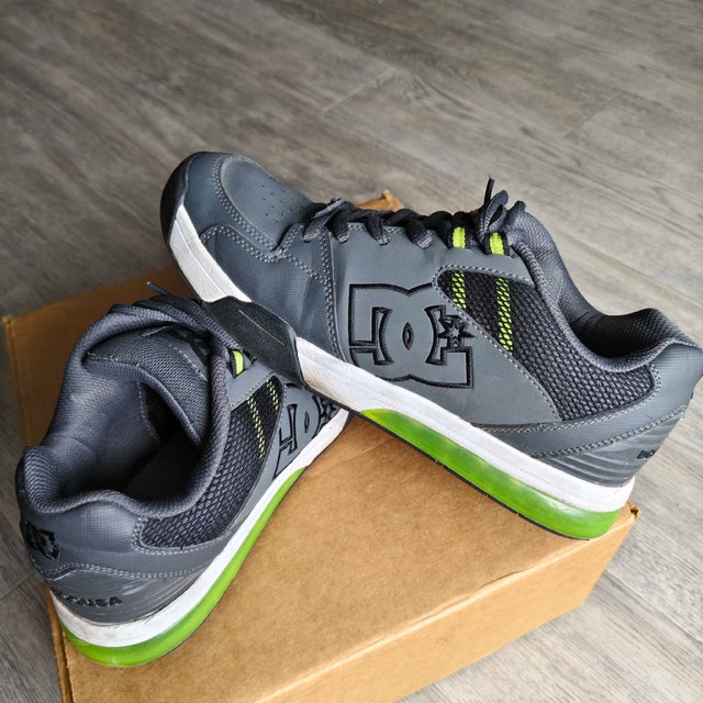 DC men's sneakers shoes Size 10