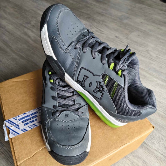 DC men's sneakers shoes Size 10 - photo 2