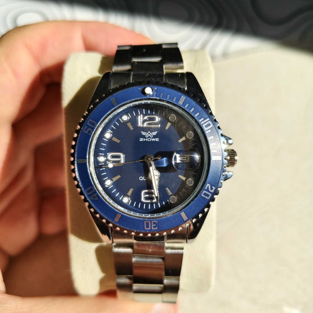 Beautiful Classic Blue Dial Metal Watch
