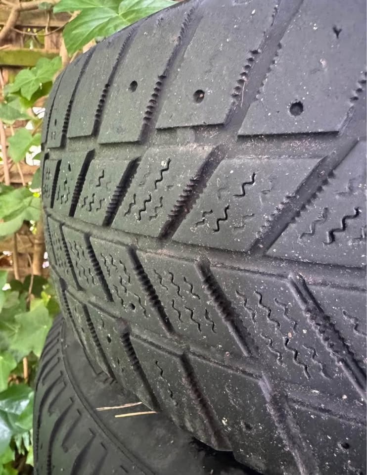Set of 4 Winter Tires with Rims - photo 2