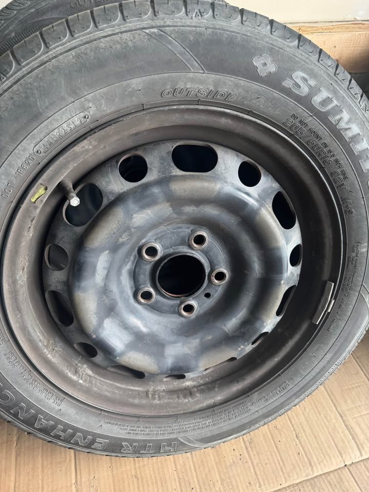2 x tire with Rims - 205/60R16 Great condition - photo 3