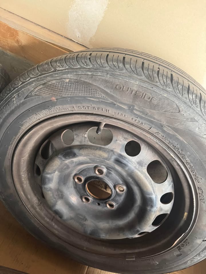 2 x tire with Rims - 205/60R16 Great condition - photo 4