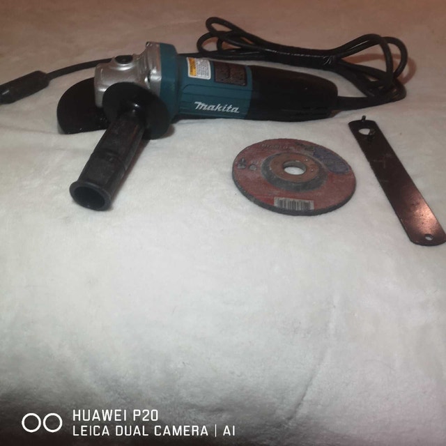 Makita angle grinder for sale 4/12in - photo 2
