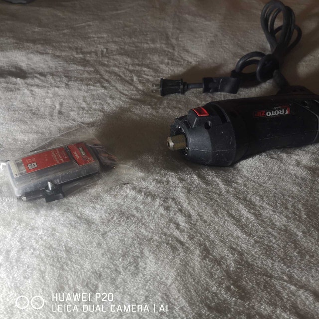 Rotozip 5.5Amp with 20+ Bits and Collets - photo 3