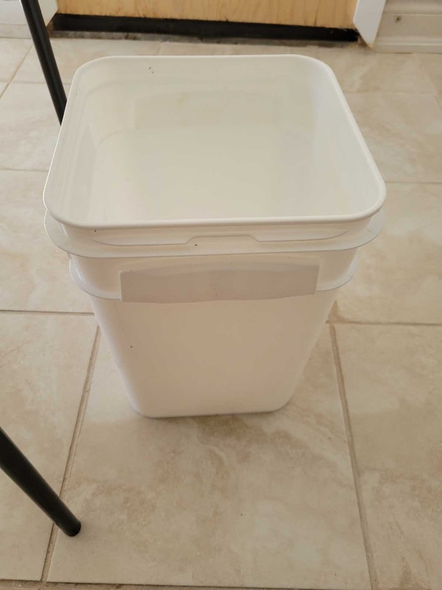15.1 L bucket