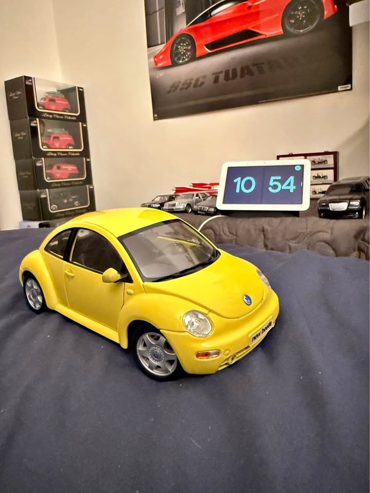 1:24 Scale Yellow VW Beetle Diecast Model