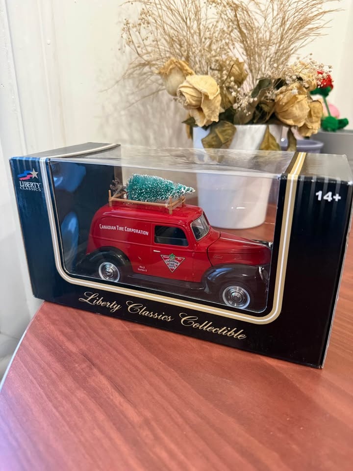 Liberty Classics Canadian Tire Panel Van Collectible - photo 2