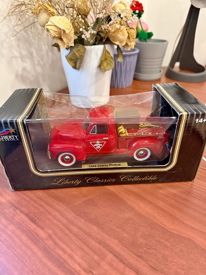 1952 Chevy Pickup Diecast – Liberty Classics Collectible