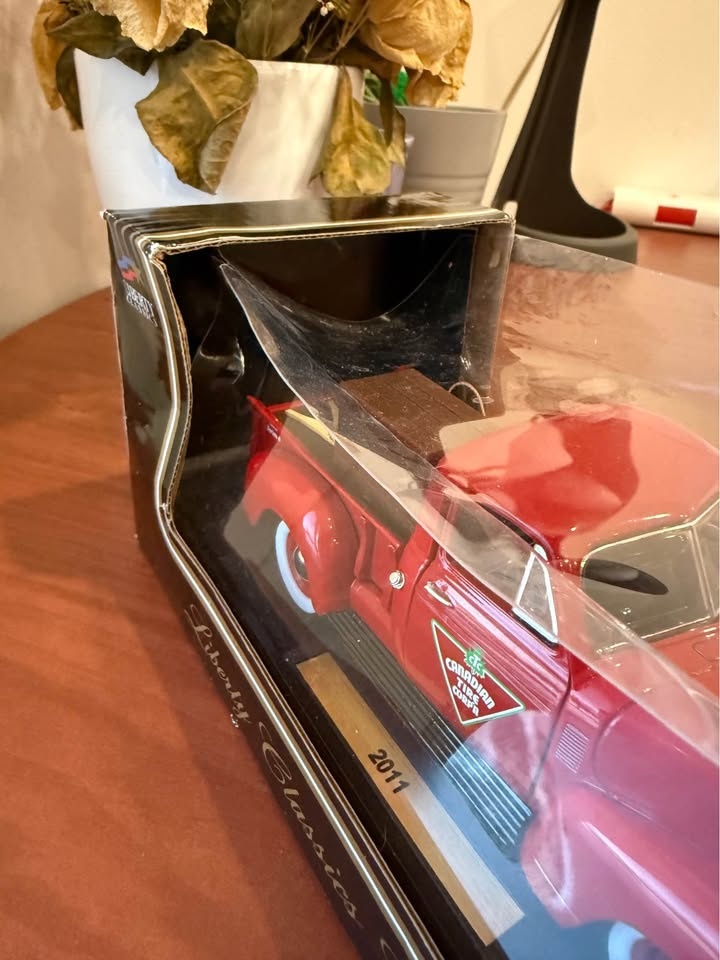 1952 Chevy Pickup Diecast – Liberty Classics Collectible - photo 2