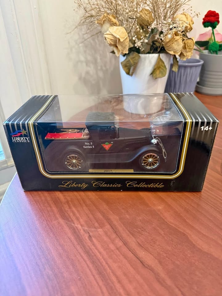 Liberty Classics Vintage Fire Truck Collectible – In Box (Series