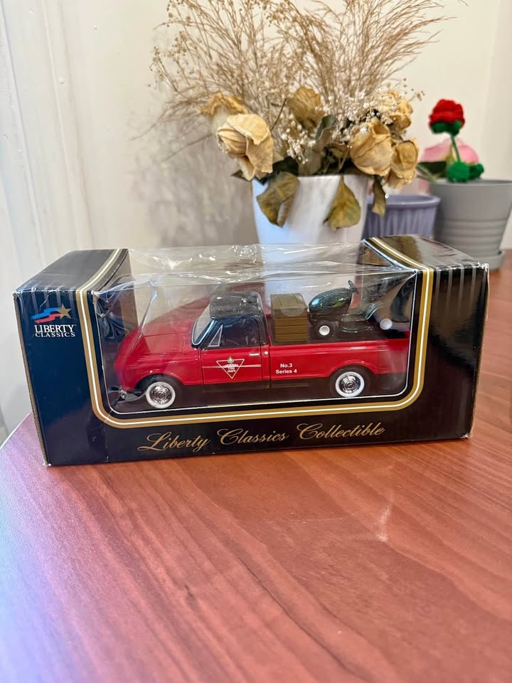 Liberty Classics 1967 Chevy Pickup Truck Diecast - Red