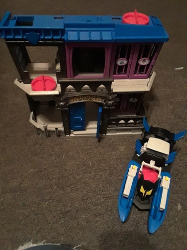 2012 Fisher Price Imaginext Gotham City Jail & Bat Boat