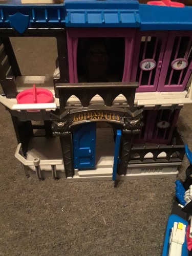 2012 Fisher Price Imaginext Gotham City Jail & Bat Boat - photo 2