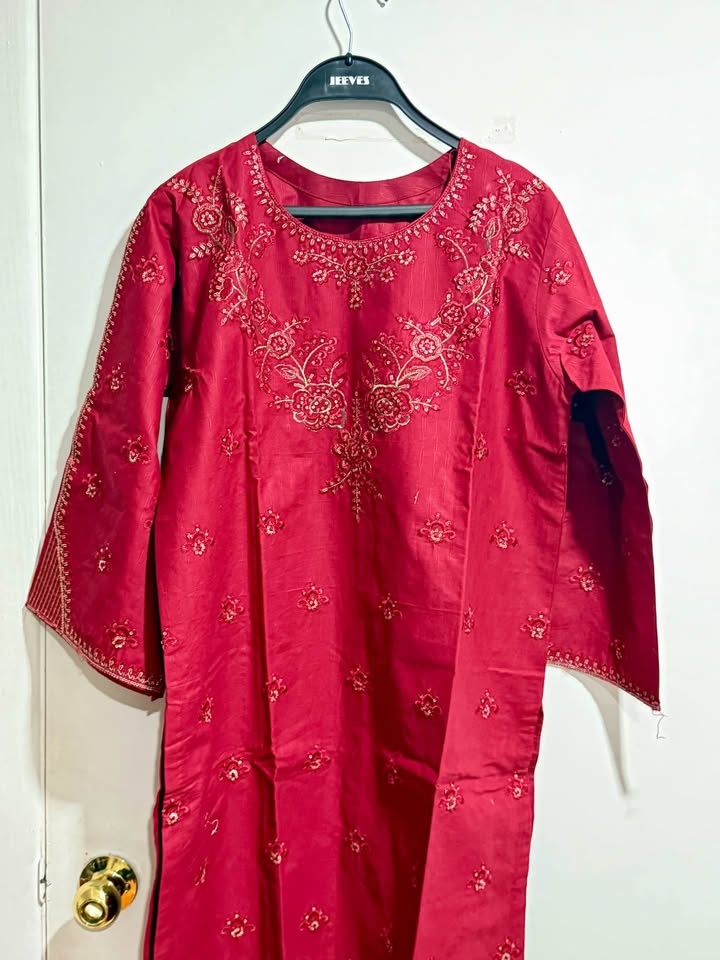 Red Embroidered 3-Piece Suit – Brand New | Size Medium - photo 4