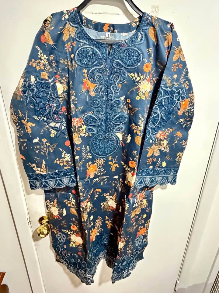 Pakistani 3-Piece Lawn Suit – Embroidered Floral (M/L)