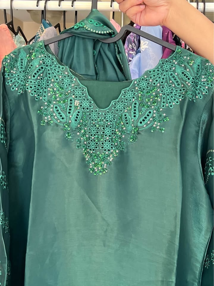 Beautiful Sheesha Silk 3 Pcs Suit with Cutwork & Embroidery - photo 2