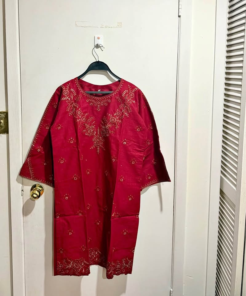 Maroon Embroidered 3-Piece Suit – Brand New | Size Medium