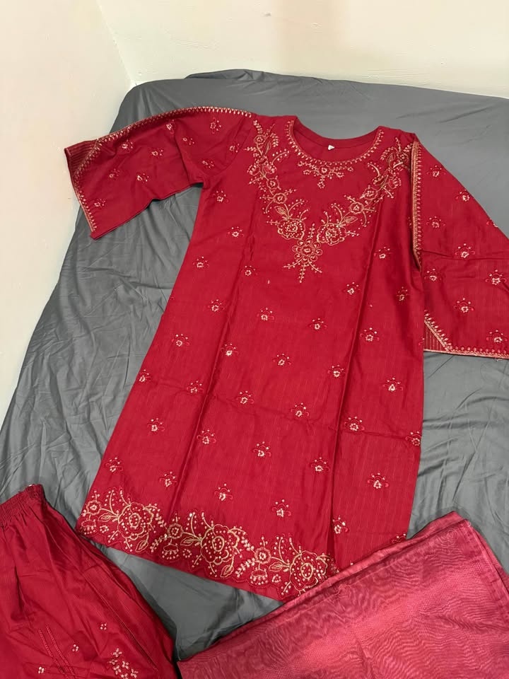 Maroon Embroidered 3-Piece Suit – Brand New | Size Medium - photo 2