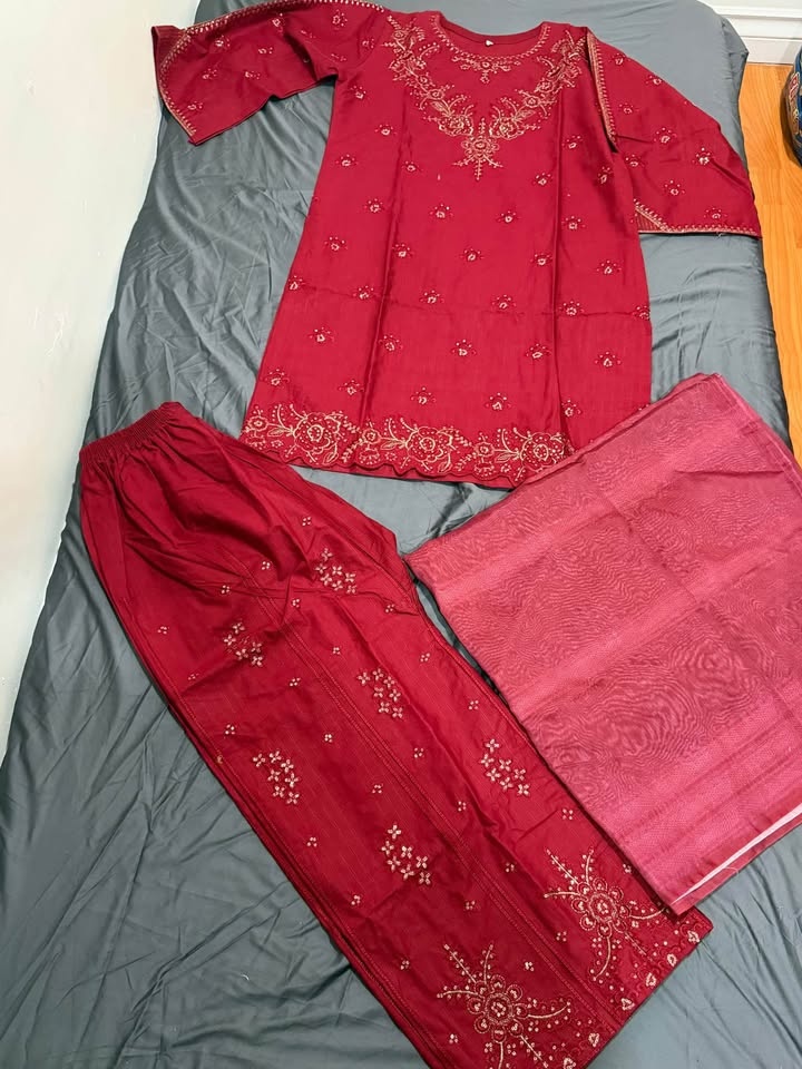 Maroon Embroidered 3-Piece Suit – Brand New | Size Medium - photo 4